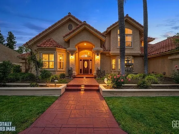 10111 N Spanish Bay Dr, Fresno, CA 93720