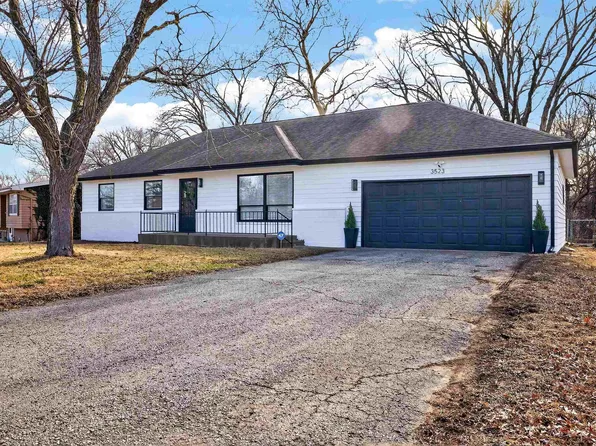 3523 SE Park Lane Ct, Topeka, KS 66605
