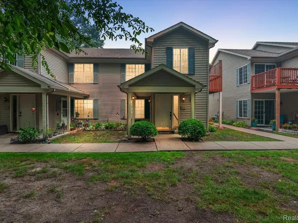 861 Saybrook Dr, Waterford, MI 48327