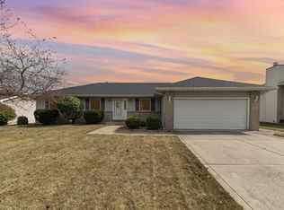 1285 W 97th Ln, Crown Point, IN 46307