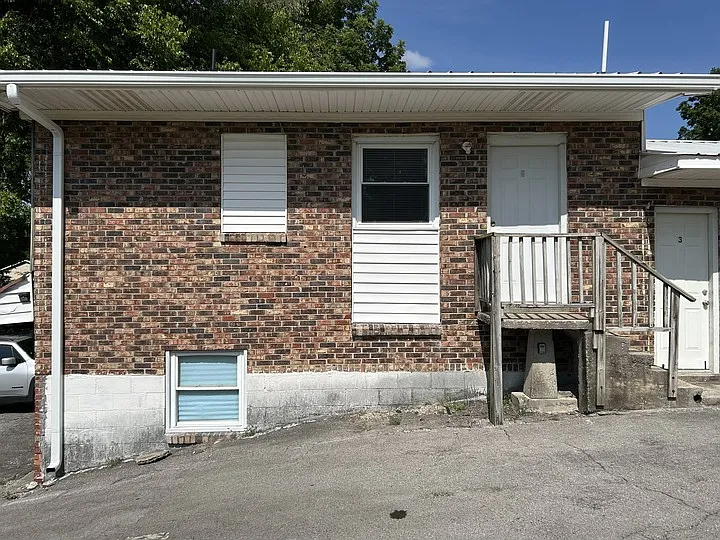 132 E Winchester St #4 — Photo 2