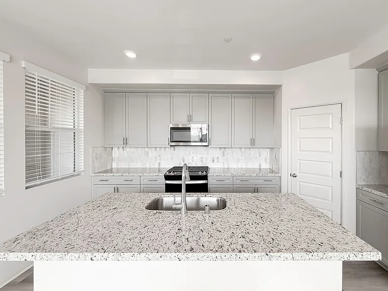 28076 Melrose Dr — Photo 30