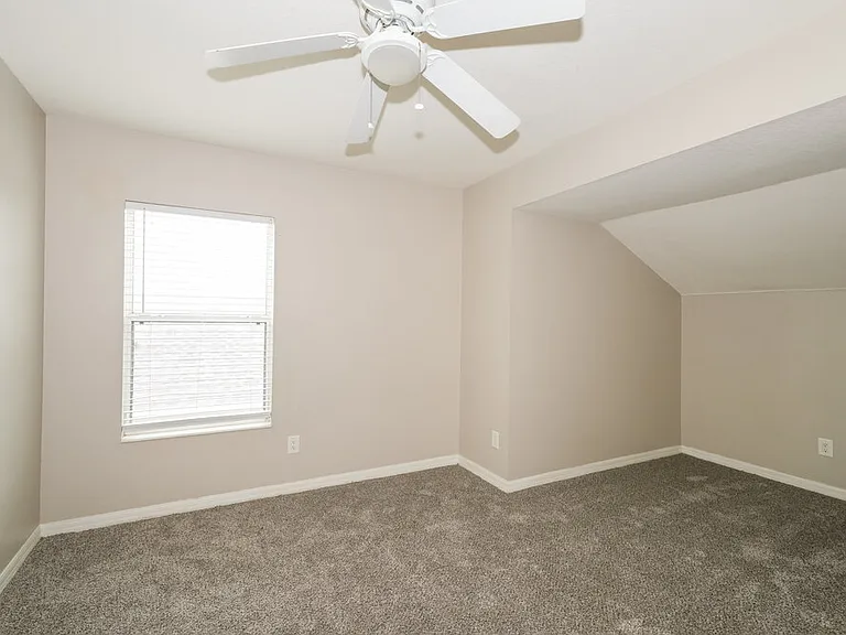 8226 Summer Wood Ln — Photo 15