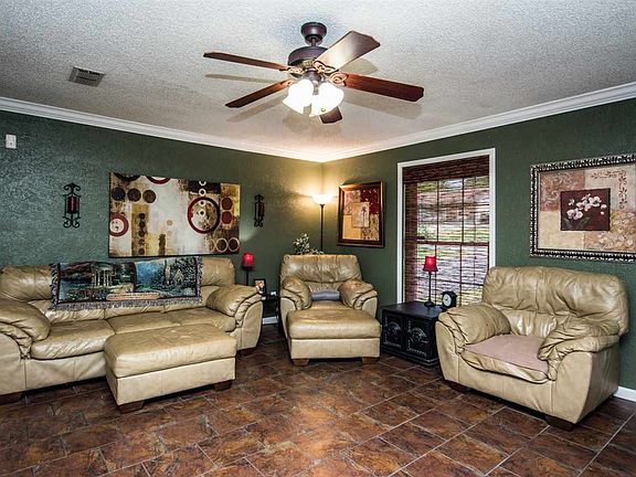4th image of 1117 Rolling Hills Dr