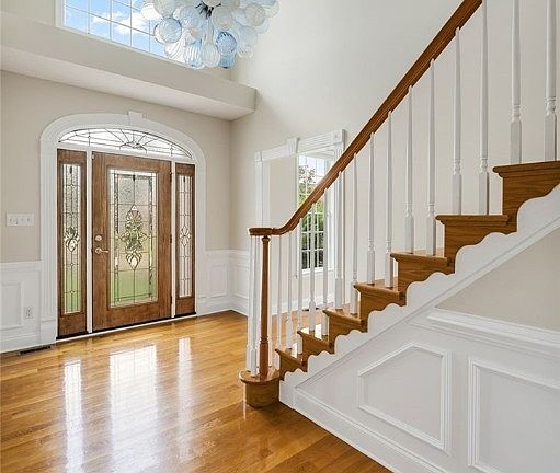 3rd image of 723 Waterfront Dr