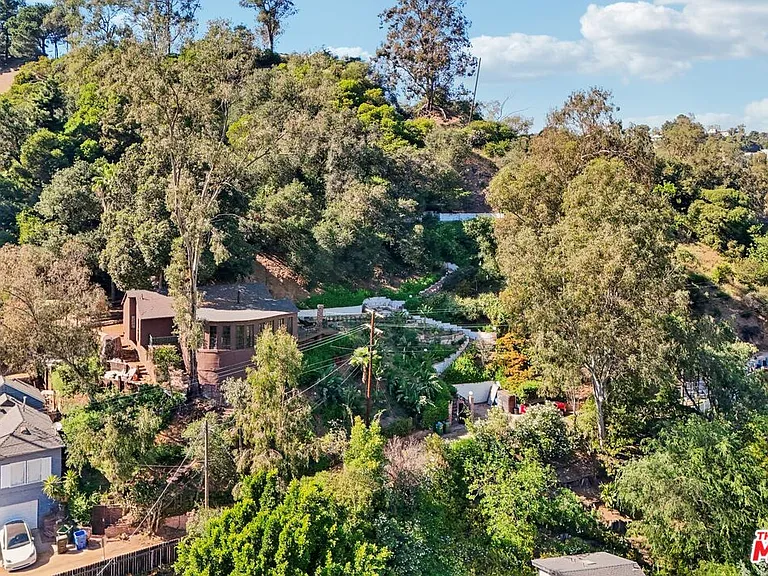 8718 Crescent Dr — Photo 42