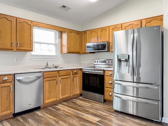 4th image of 1106 Stonelilly Dr
