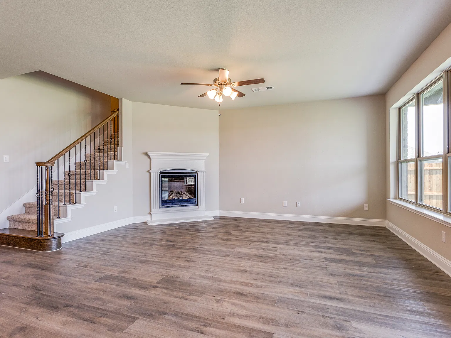 4 bed, 3.5 bath, 2576 sqft, $2,750 — Photo 4