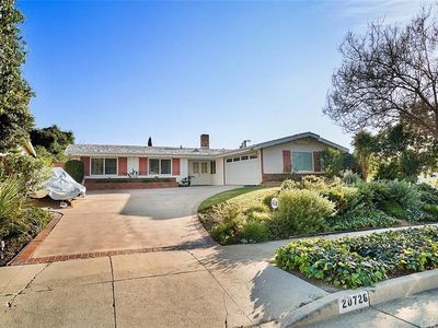 20728 Collins St, Woodland Hills, CA, 91367