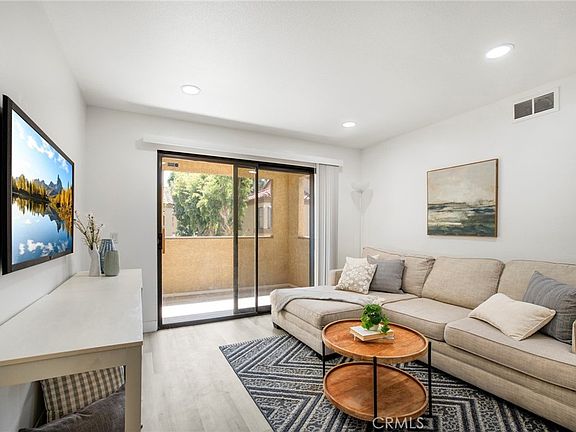 5th image of 1140 W Blaine St APT 202