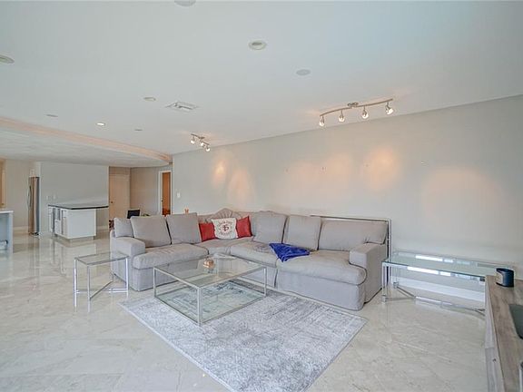 5th image of 76 Isle Of Venice Dr APT E
