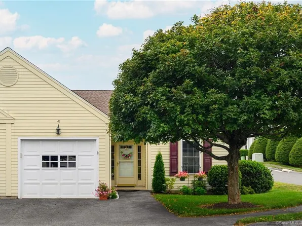 41 Elizabeth Circle #41, Newtown, CT 06482