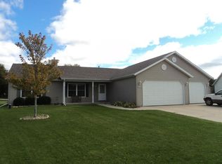 N7836 Maple Ridge Rd, Oconomowoc, WI 53066