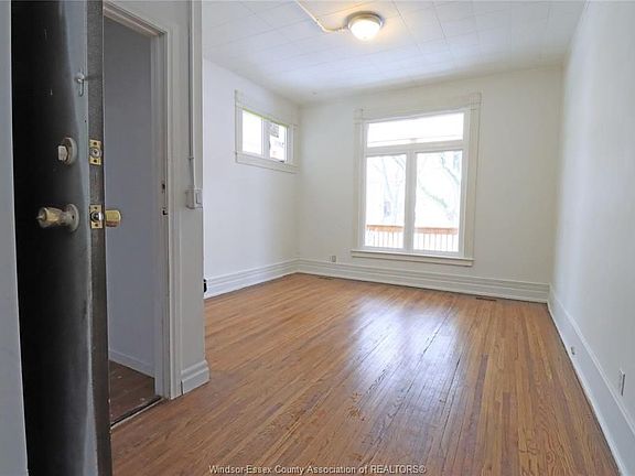 2nd image of 772 Victoria Ave