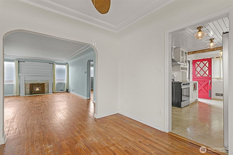5th image of 4550 6th Avenue