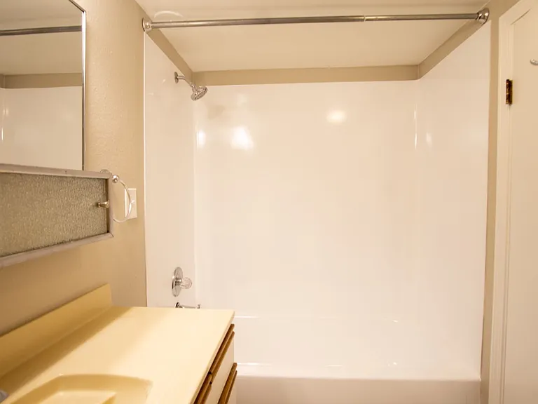 Great NW Location: Spacious 1 Bedroom Ready Now! — Photo 14