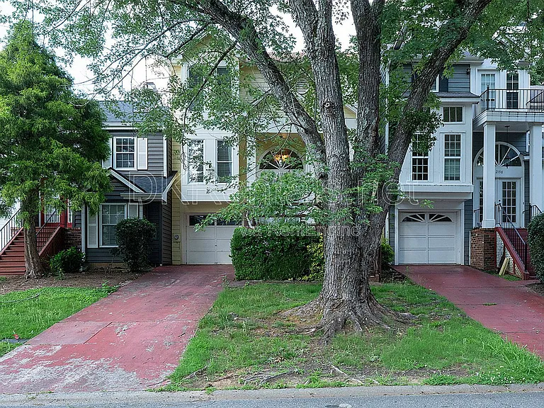 2200 Goodwood Blvd SE — Photo 2