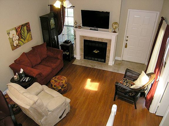 4th image of 2404 Chapel Hill Ln
