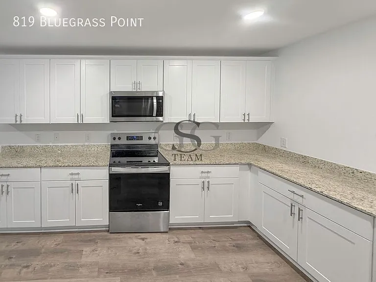 819 Bluegrass Point — Photo 23