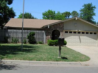 2011 Irongate Dr, Arlington, TX 76012