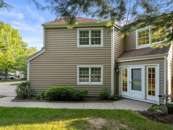 81 Clear Pond Dr Unit 81, Walpole, MA 02081