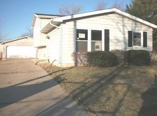 2858 Ridge Ave, Waukegan, IL 60085
