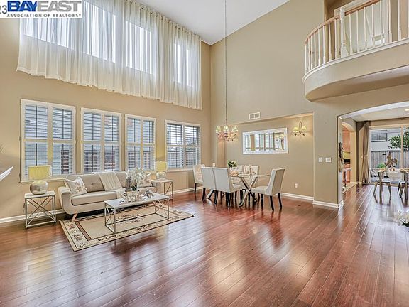 4th image of 233 Tanglewood Dr