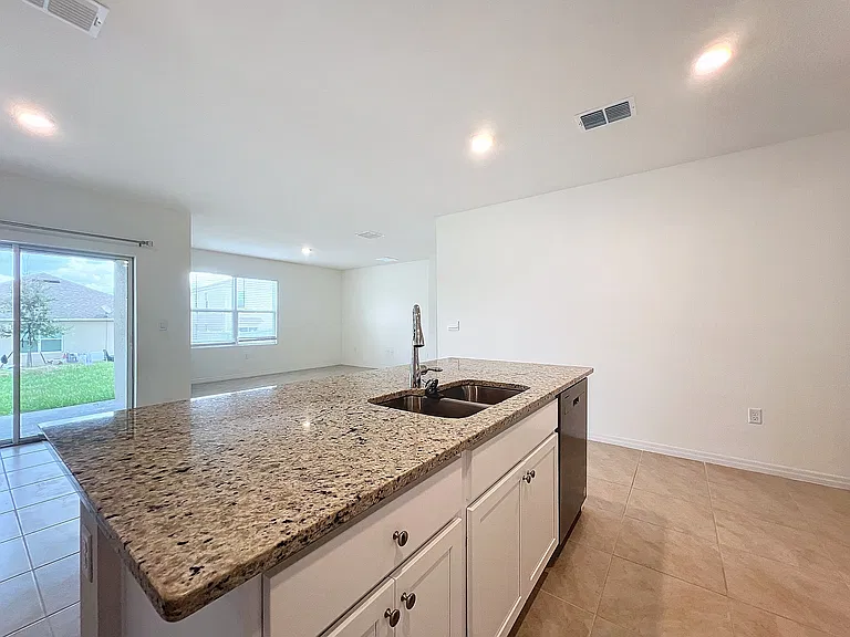 1043 Cascade Dr — Photo 8