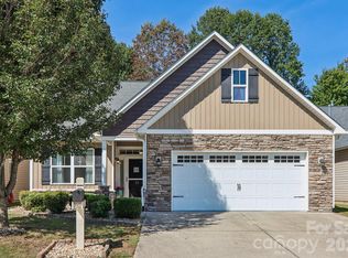 73 Foxtail Ct, Hendersonville, NC 28792