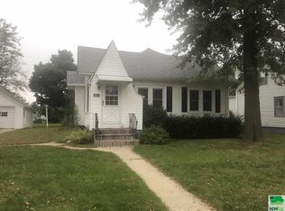 811 Park Ave, Cherokee, IA 51012