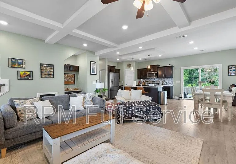 604 Alvin Rd — Photo 8