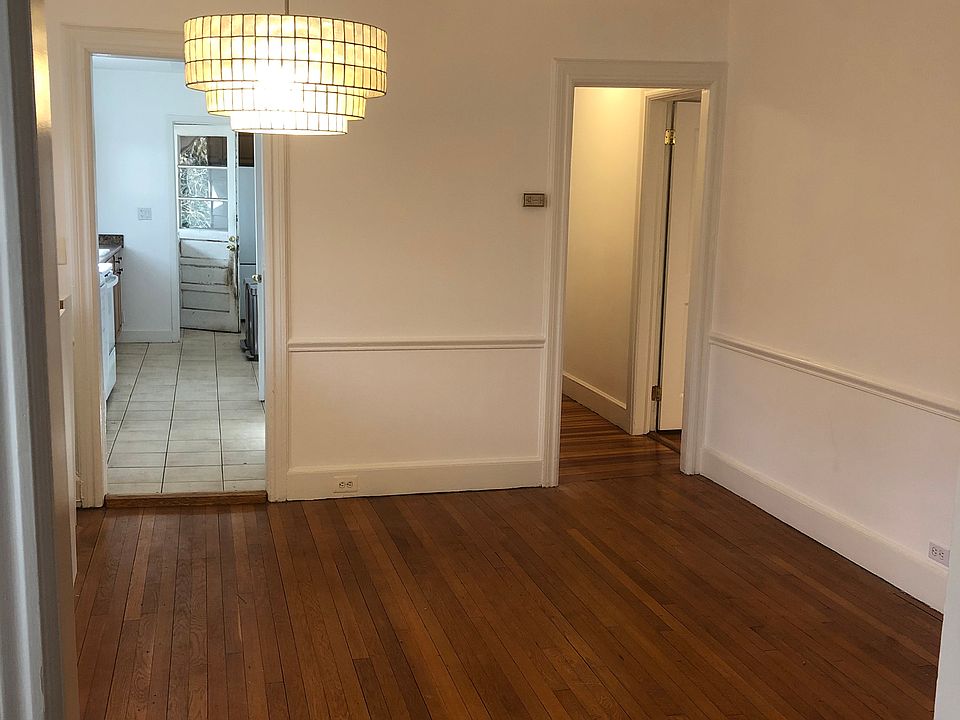 1st image of 10 Cedar Pl Floor 1