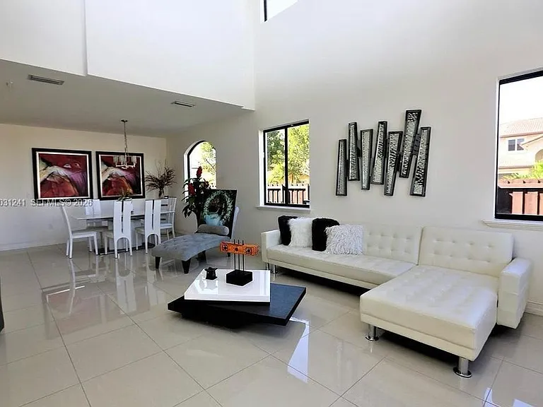 14440 SW 31st St — Photo 5