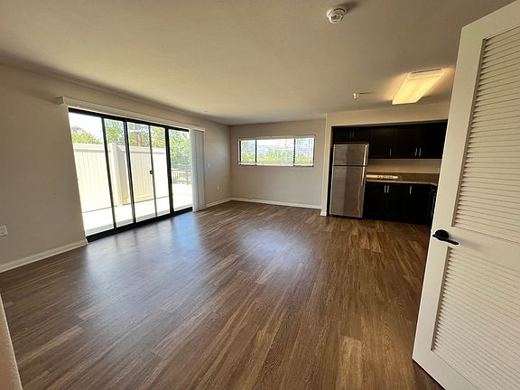 3rd image of 10455 Magnolia Blvd #310