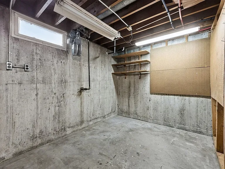 521 29th St NE — Photo 25