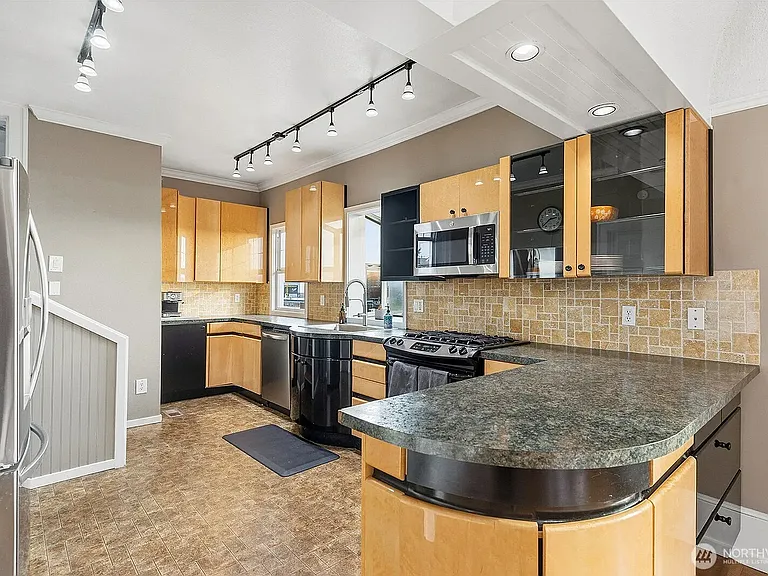 3231 Grand Ave #A — Photo 9