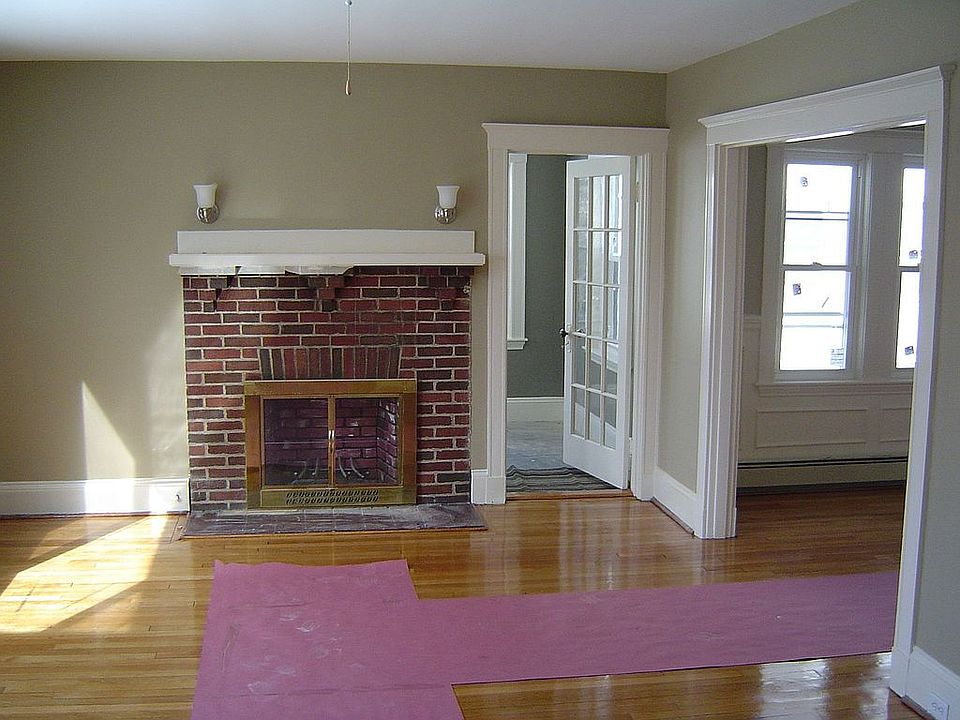 2nd image of 185 Trapelo Rd