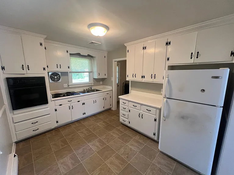 8206 Adrian Dr — Photo 12