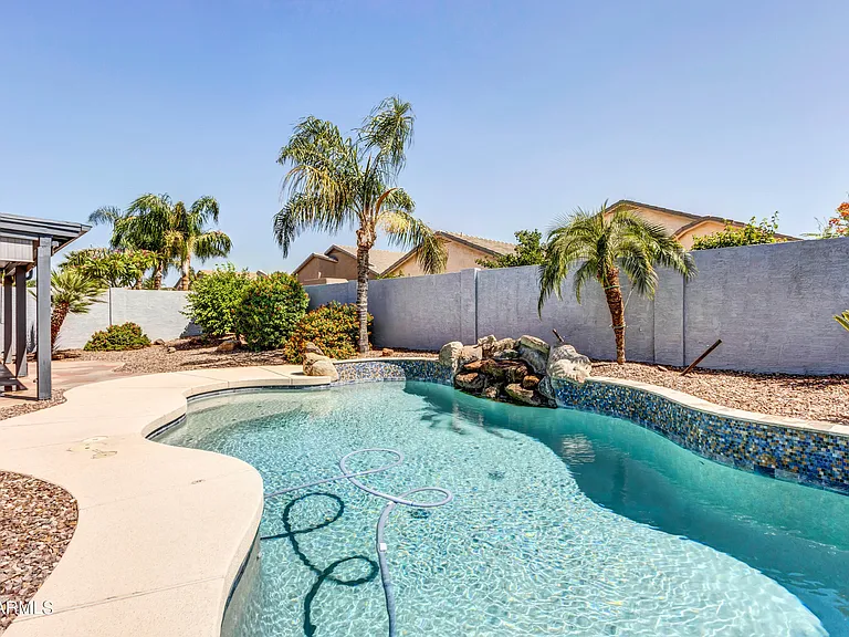 1113 E Betsy Ln — Photo 35