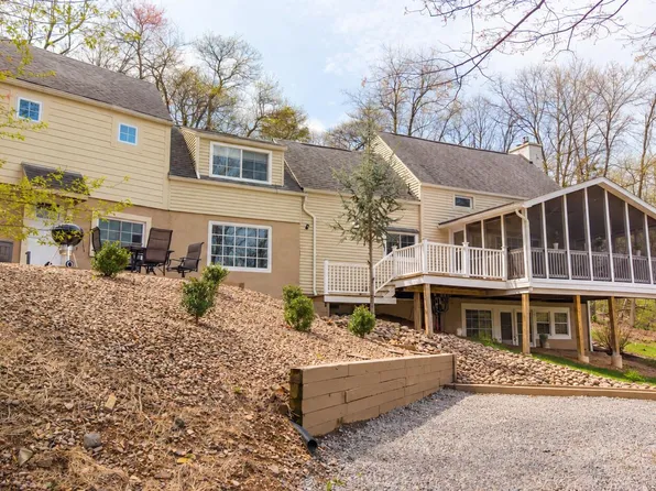 34 Nada Ln, Danville, PA 17821