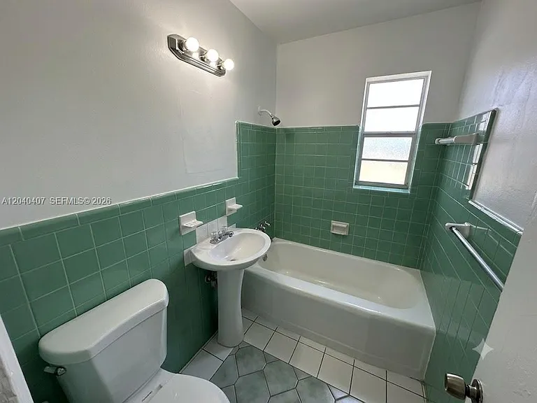 820 NW 4th Ave — Photo 11