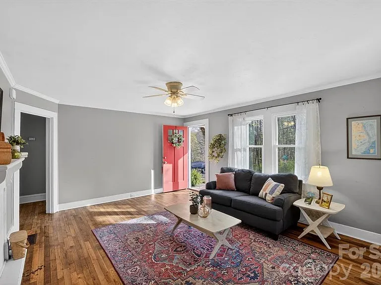 713 Prospect St NW — Photo 2