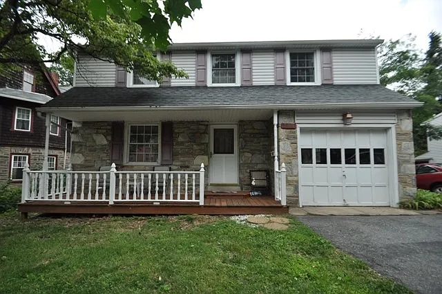 265 Washington Ln photo 1
