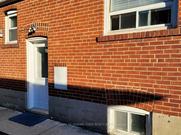 105 Wye Valley Rd, Toronto, ON M1P 2A7