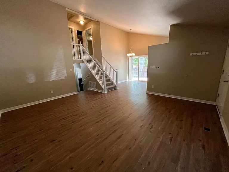 412 Albion Way — Photo 4