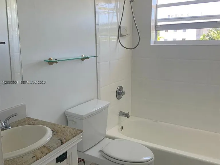 360 Meridian Ave #4C — Photo 6