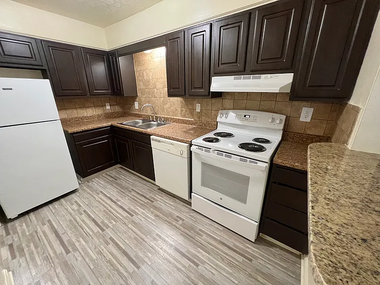 Countrybrook Apartments — Photo 34