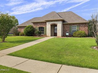 100 Bridge Hollow Ln, Canton, MS 39046