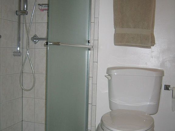 4th image of 6933 N Kedzie Ave APT 212