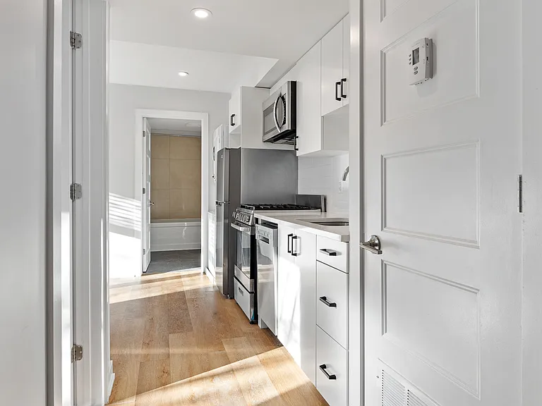 689 Churchill Ave N #204 — Photo 19